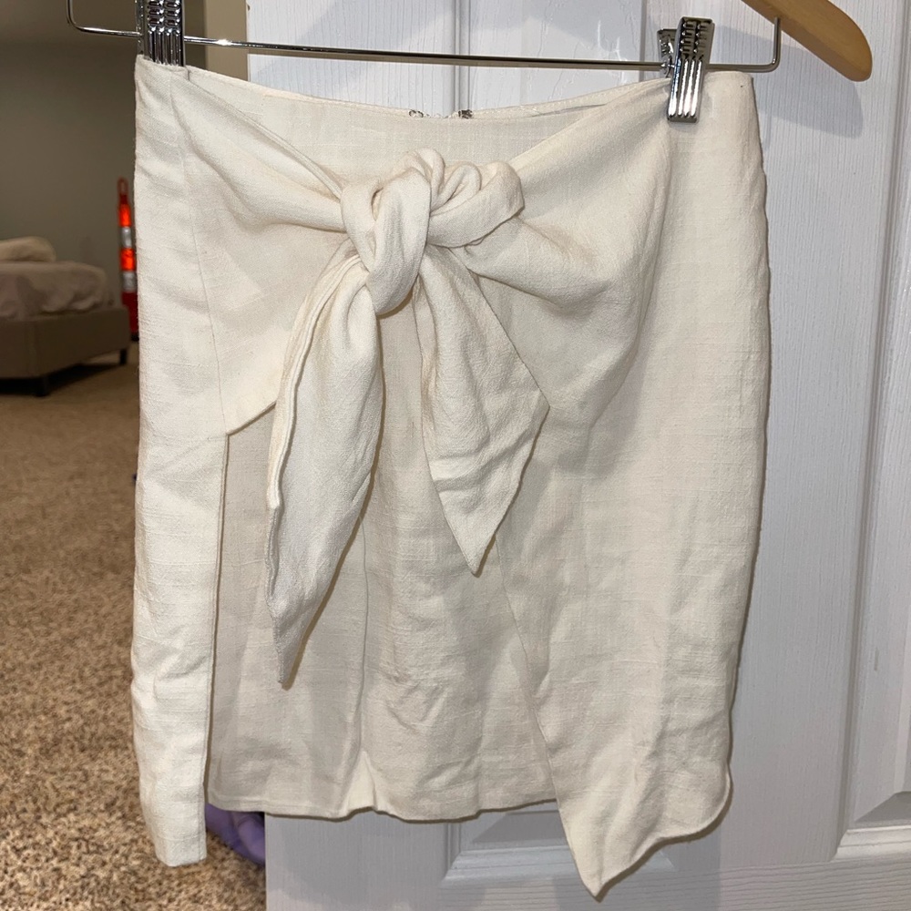 Tie skirt
